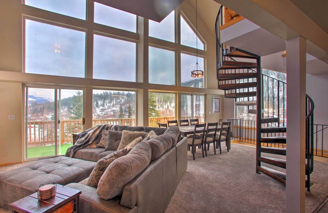 1 Mi to Silver Mountain: Family Home w/Views!