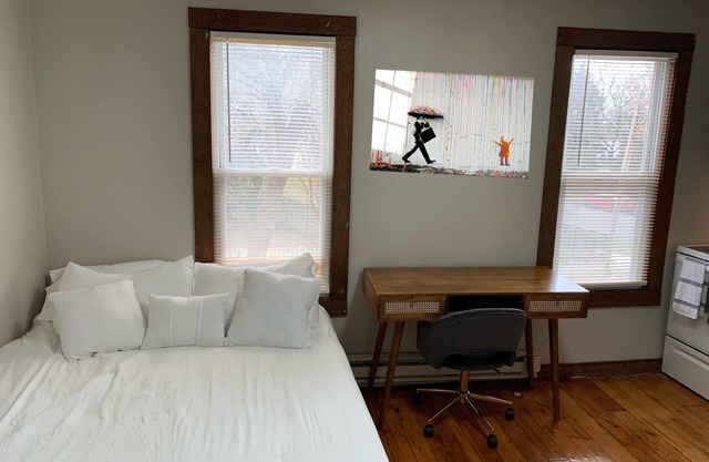 1 mile from Strong URMC, Downtown Rochester Micro Studio Tiny House Apartment