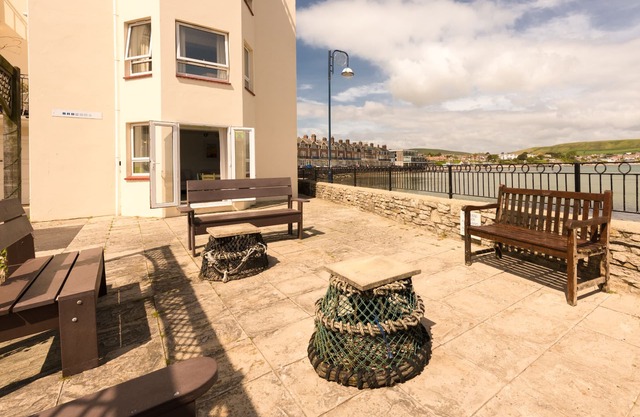 1 Quayside Court Swanage, 3 bedrooms, superb sea views, ground floor, 2 parking spaced. Great locati