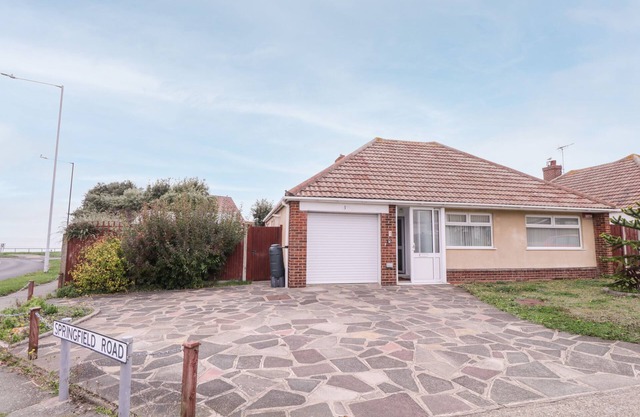 1 SPRINGFIELD ROAD, pet friendly, with a garden in Margate