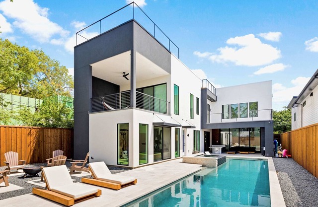 10-Guest Capacity Luxury Showstopper Home