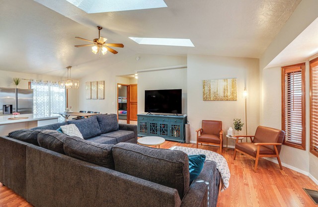 10 Mi to Downtown Flagstaff: Cozy Home w/A/C