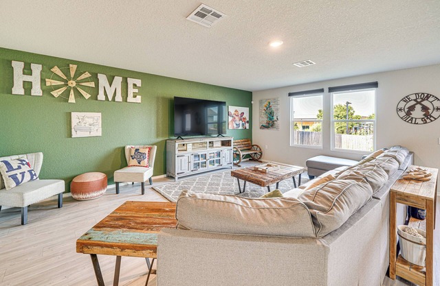 10 Mi to Dtwn: Spacious San Antonio Home!