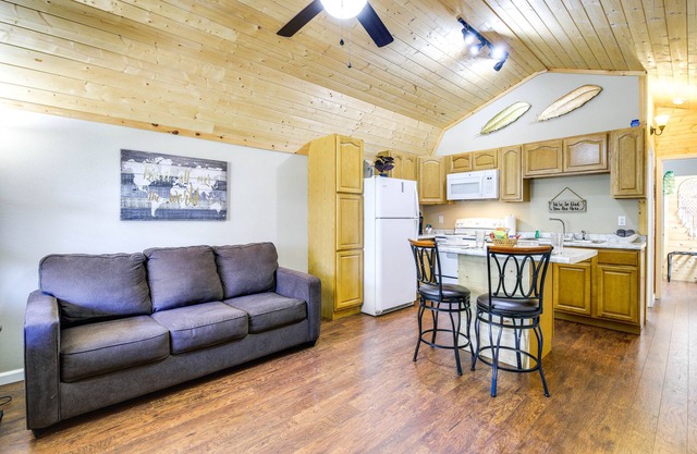 10 Mi to Nat'l Park: Smoky Mountains Getaway