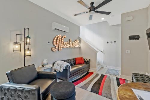 10 Min Drive Downtown, Roof Deck, Pet Friendly