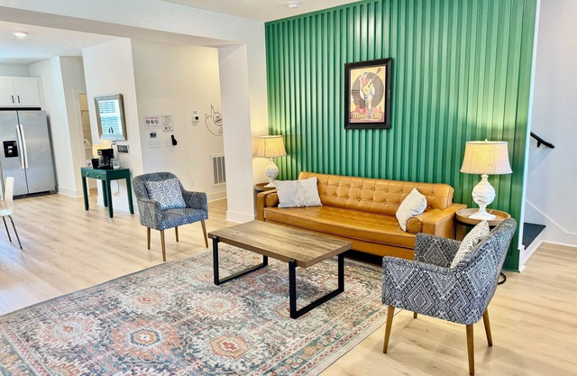 10 min to Broadway, Airport & Opry Mills. Three roomy bedrooms sleep up to 10 guests in comfort. After a play day, unwind in our dedicated game room packed with board games. Fire up the BBQ on grill by the dog park and chill.