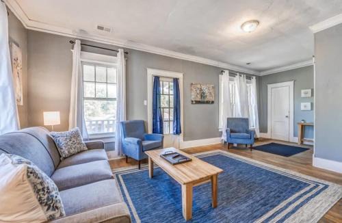 10 Min to U of Memphis-Rozelle Retreat Left Unit