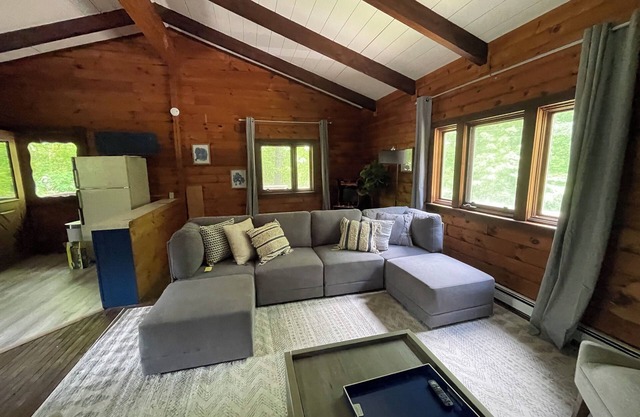 10 Minutes to HITS Great private getaway in Saugreties