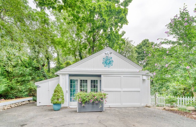 10 Old County Way - Secluded Retreat: pet-friendly, recently renovated, tranquil