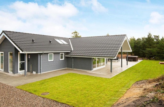 10 person holiday home in R m