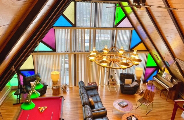 100 ft to Lake & Beach💥Huge Yard💥Kayaks💥Hot Tub💥Fast Wi-Fi💥Piano💥Dogs Stay FREE
