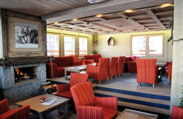 100m from ski slopes, fitness, swimming pool, sauna, hammam, balcony, tv, ski locker, 47m²