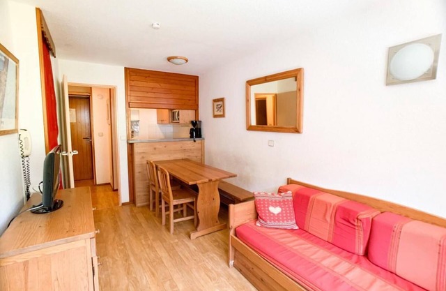 100m from resort center, 4th floor, balcony, tv, ski locker, 36m², Tignes