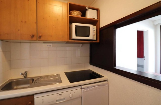 100m from resort center, 1st floor, balcony, tv, ski locker, 28m², Tignes