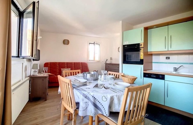 100m from ski slopes, 2nd floor, tv, ski locker, 32m², Les Menuires