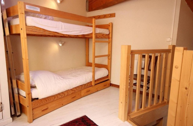 100m from ski slopes, 2nd floor, view mountain, balcony, tv, ski locker, 47m², Peisey-Vallandry