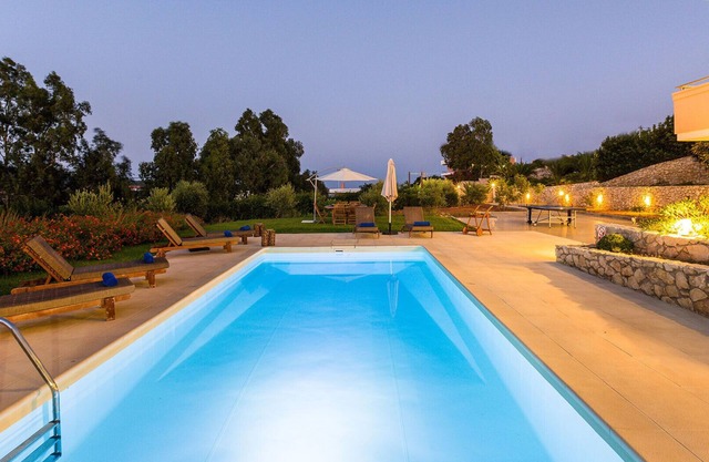100m to Beach/Private Heated Pool/Family-Friendly Villa/Ping Pong/BBQ