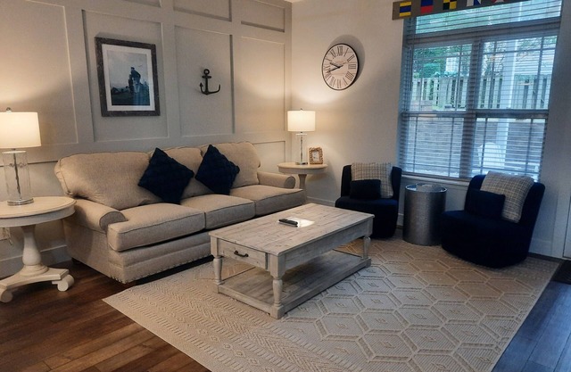 103- Gorgeous 1 bedroom w/Water Views From Patio
