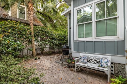 1052 Village Oaks Lane