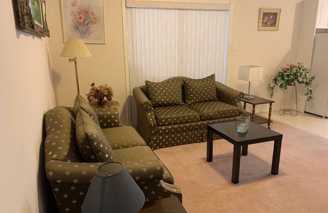 #106 Gordon Head Rd - 2 Bed Gorgeous Garden Suite
