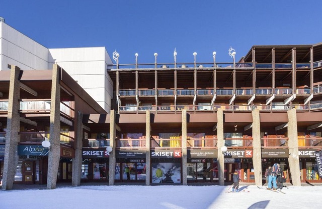 10m from ski slopes, 1st floor, balcony, tv, ski locker, 61m², Les Arcs