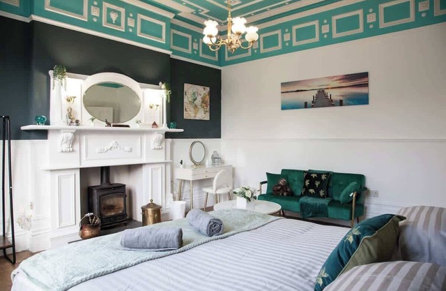 10min to City Centre | 6BR + Free Parking + Garden