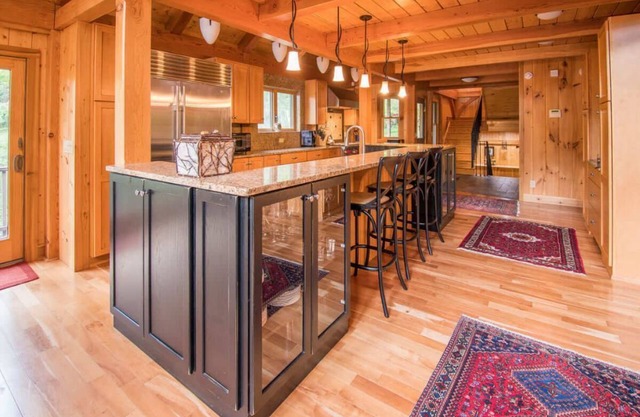 11.4 miles to Dreams Park- AC, Game Room, Dock, Swim Deck, Kayaks, Canoe
