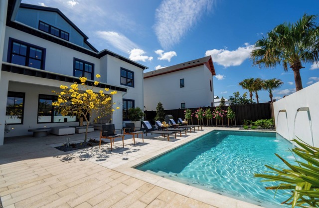 11 Bedroom, 13 Bathroom Entire House in Orlando, FL near Disney!