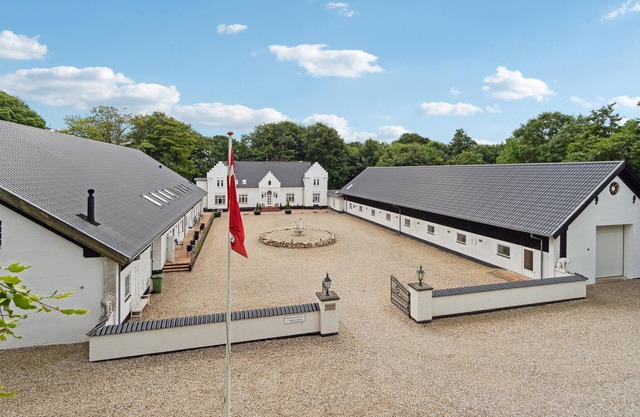 11 bedroom cozy home in Gørding