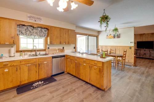11 Mi to Asheville Scenic Retreat with Game Room