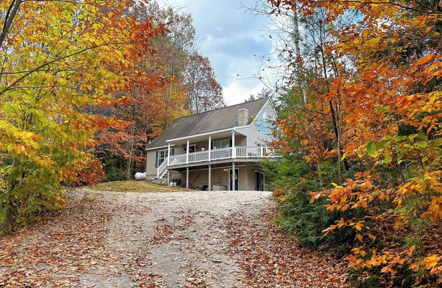 11 Mi to Cranmore Mtn: Resort Home w/Game Room