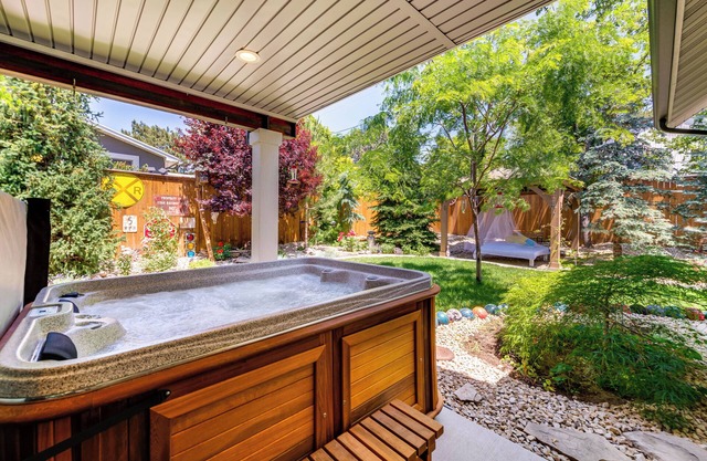 11 Mi to Snowbird Resort: Mtn-View Apt w/Hot Tub