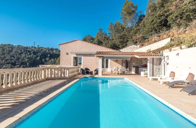 110 m2 villa with swimming pool and unobstructed view, not overlooked