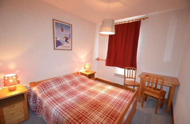 110m from shops, 2nd floor, balcony, tv, ski locker, 61m², Saint Martin de Belleville