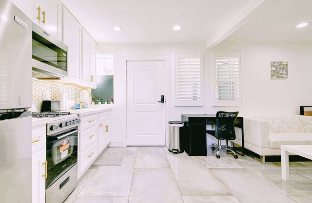 114B - Posh Urban - Escape Havens