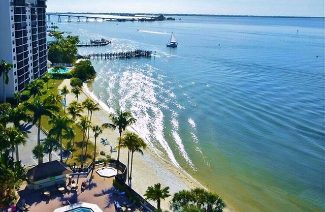 11TH FLOOR, SANIBEL HARBOUR TOWER PRIVATE BEACH UPGRADED