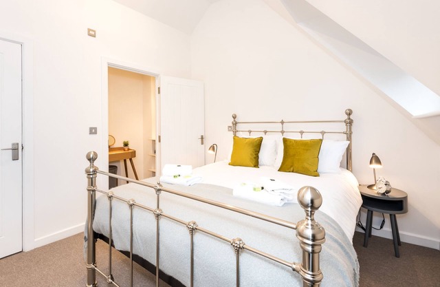 12 Bootham Court · Stylish Modern 2-Bed Flat in York with Parking | Pass the Keys