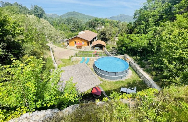 12-person chalet with pool