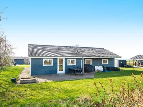 12 person holiday home in Vinderup-By Traum