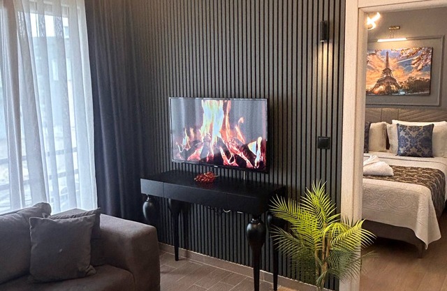 12 Rooms Boutique Hotel