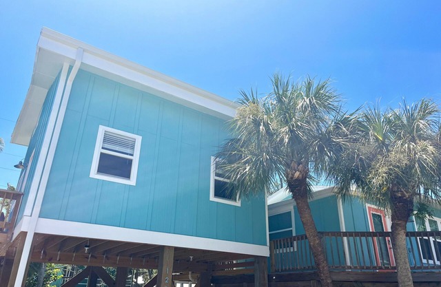 120 Falkirk Island Cottage - Freestanding home by the Beach!