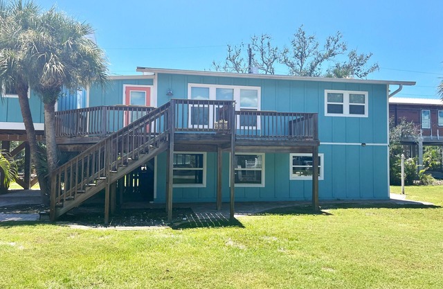 122 Falkirk Cottage – Swap Snowflakes for Seashells!