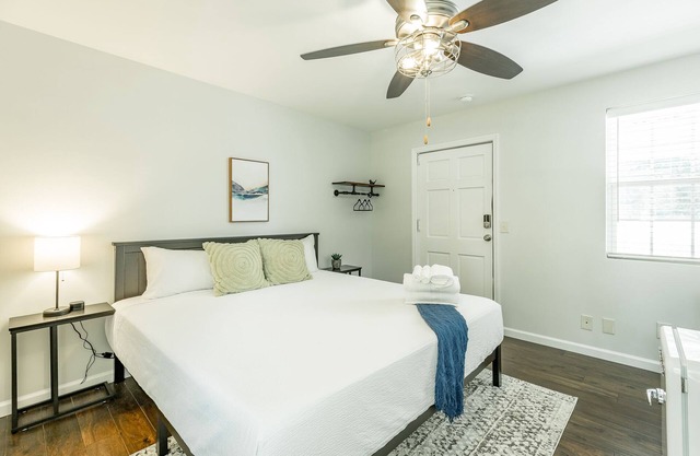 13: The Eero Room - A PMI Scenic City Vacation Rental