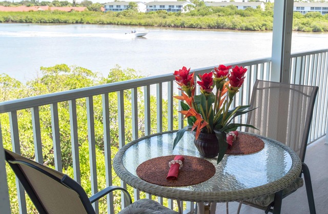 130+ Reviews, Steps to Beach, Magnificent Water Views, None Cleaner, None Nicer!