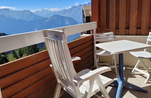 130m from ski slopes, 7th floor, swimming pool, sauna, balcony, tv, ski locker, 59m², Alpe d'Huez