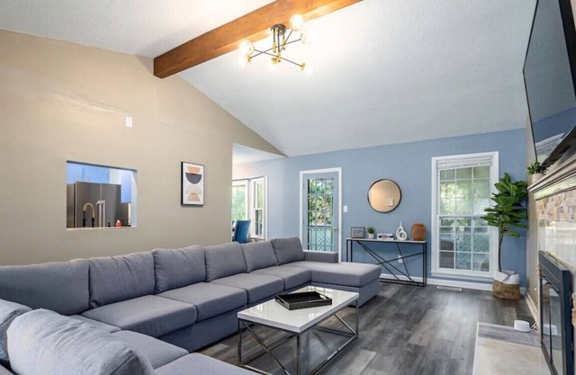 13115 Chaney Thompson CAL MTR · {Urban Oaks} Dual Masters/4 Bedrooms/Air Hockey
