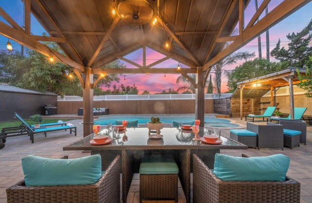 132 Stunning Modern Family Home Pool and Spa