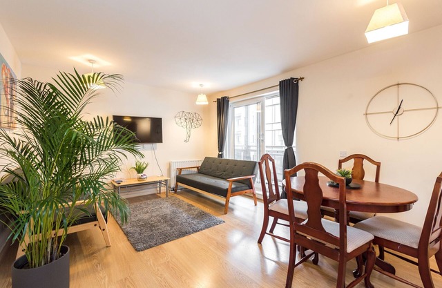 14/8 Hawkhill Close