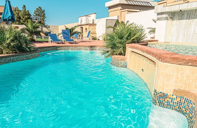 14B/14B,10k+Sqft, Walk to Las Vegas Blvd! See Virtual Tour,