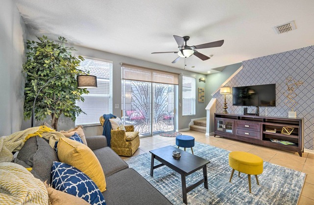15 Mi to Disney: Kissimmee Townhome w/Patio